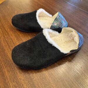 Strive Sofia Women's Fold Down Heel Supportive Slipper Black/Mermaid - 8 Medium